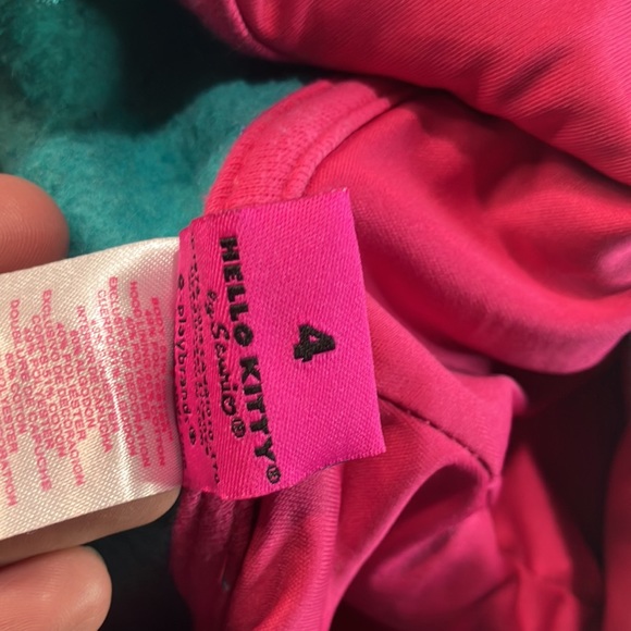 Girls hello kitty sweater - Picture 7 of 7